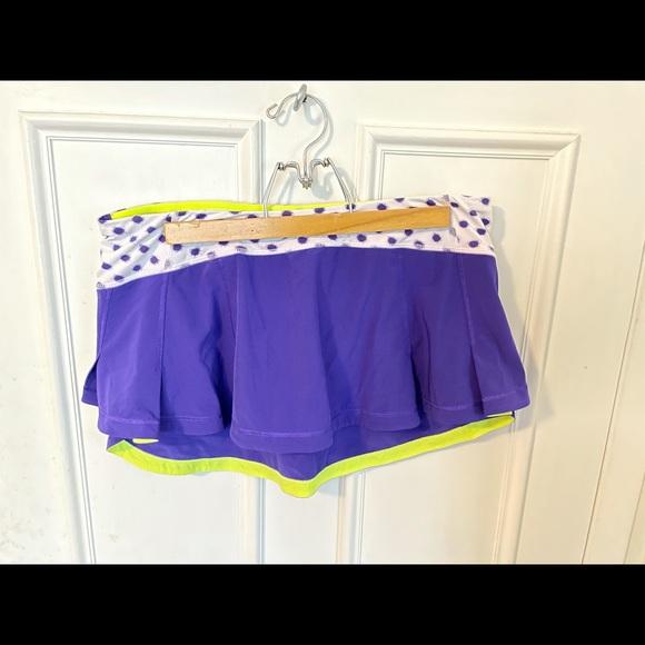 lululemon athletica Dresses & Skirts - Lululemon short Skirt size 10 rare colour!